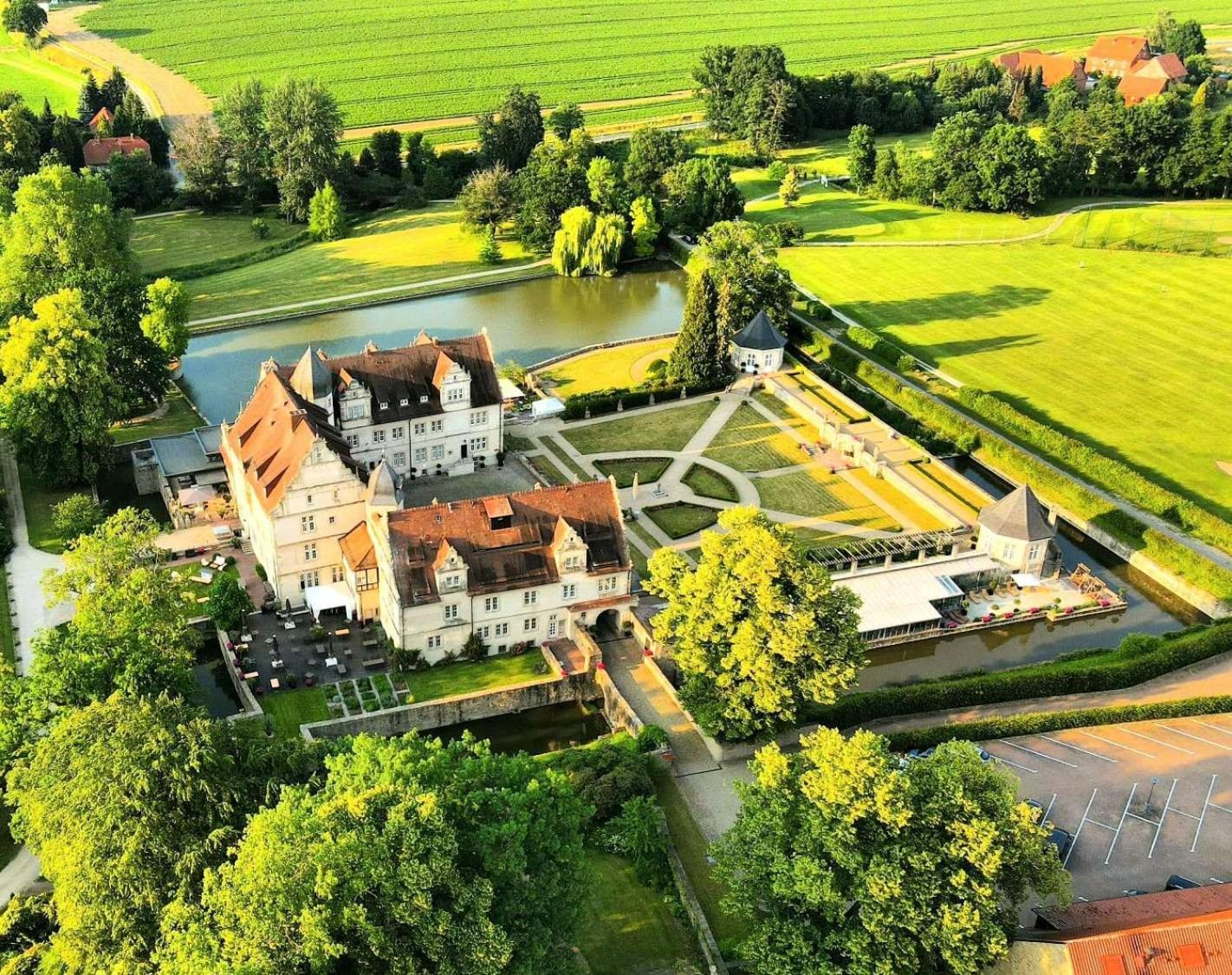 Schlosshotel Muenchhausen Aerzen Exterior foto