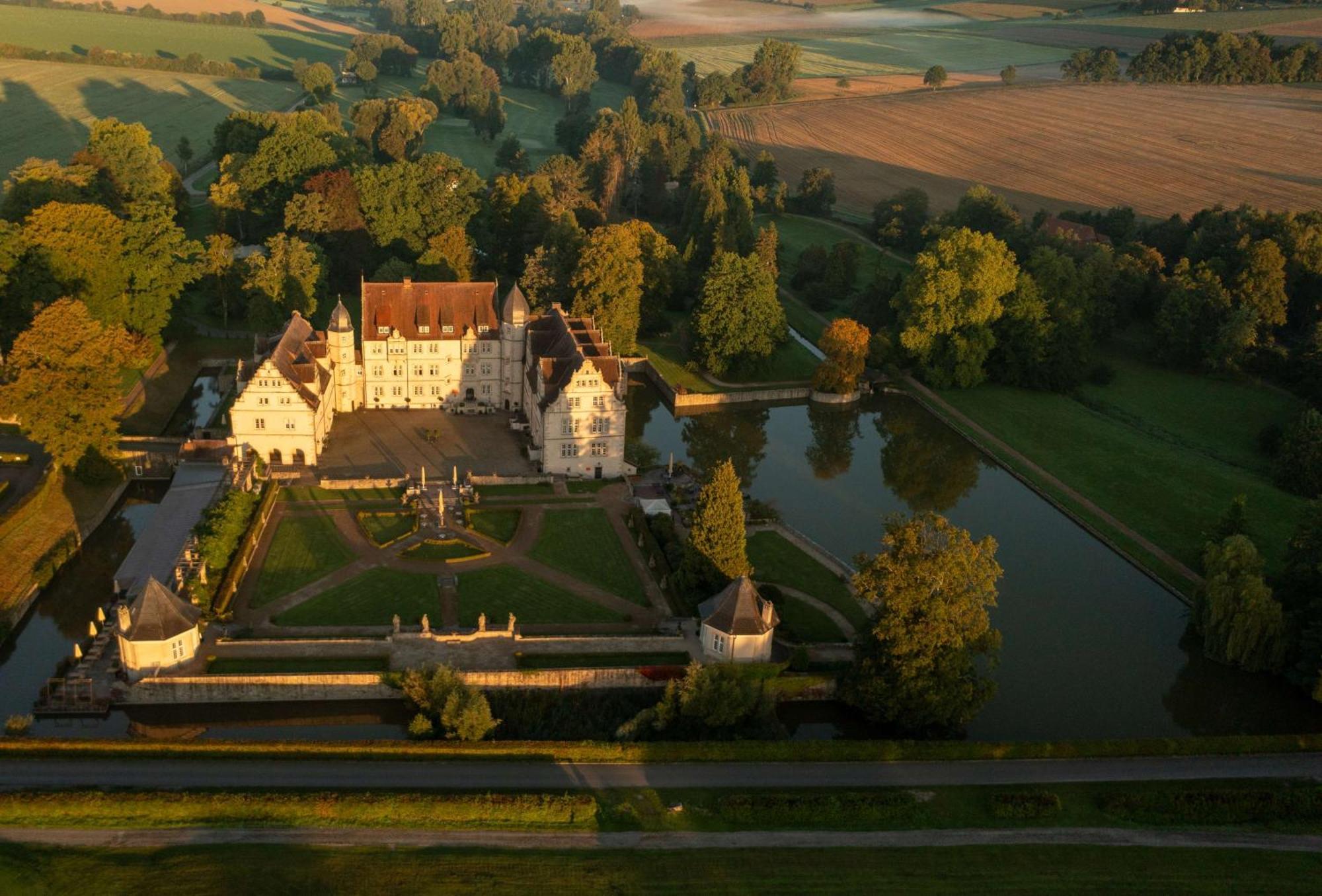 Schlosshotel Muenchhausen Aerzen Exterior foto